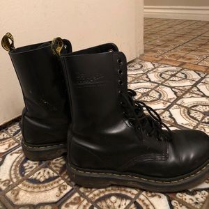 Dr Martins 1490 Smooth sz 7